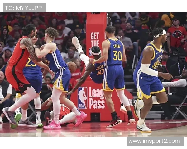 鲍尔半场状态低迷三分球三投零中仅得四分三篮板五助攻一抢断